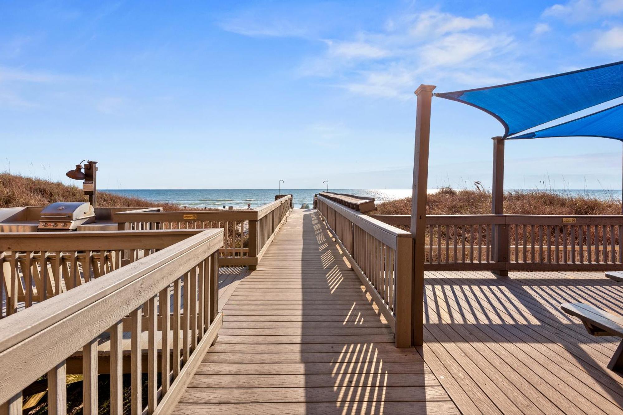 Gulf Front Master Br In Sunrise Beach With Amazing Views! Sleeps 7! Panama City Beach Buitenkant foto