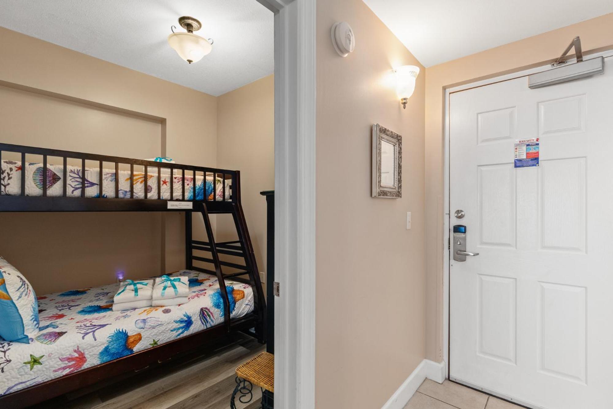 Gulf Front Master Br In Sunrise Beach With Amazing Views! Sleeps 7! Panama City Beach Buitenkant foto