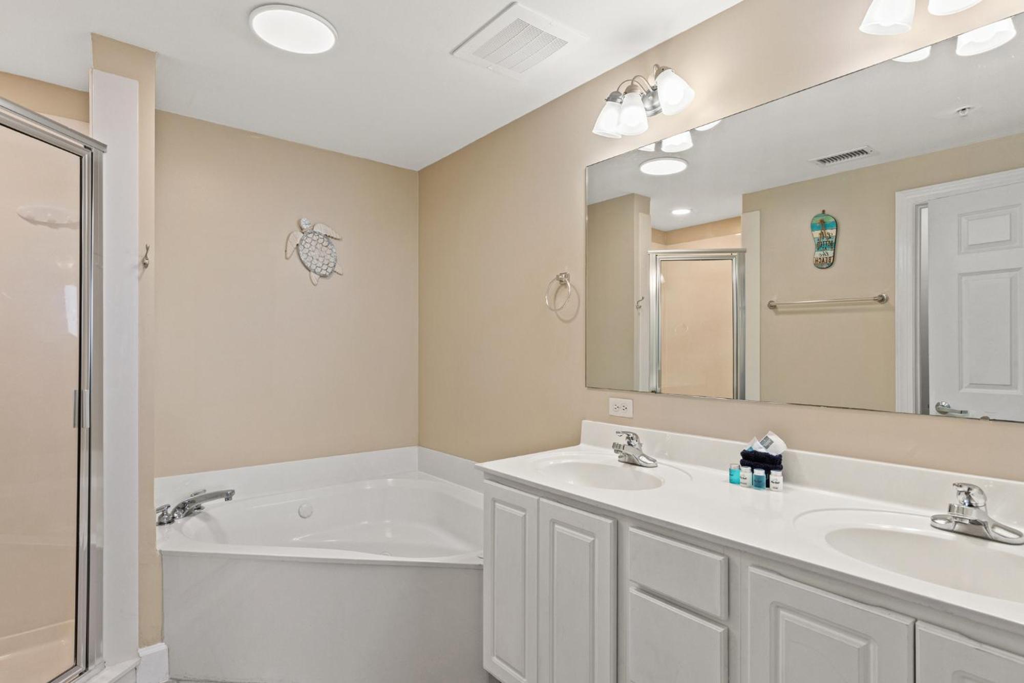 Gulf Front Master Br In Sunrise Beach With Amazing Views! Sleeps 7! Panama City Beach Buitenkant foto